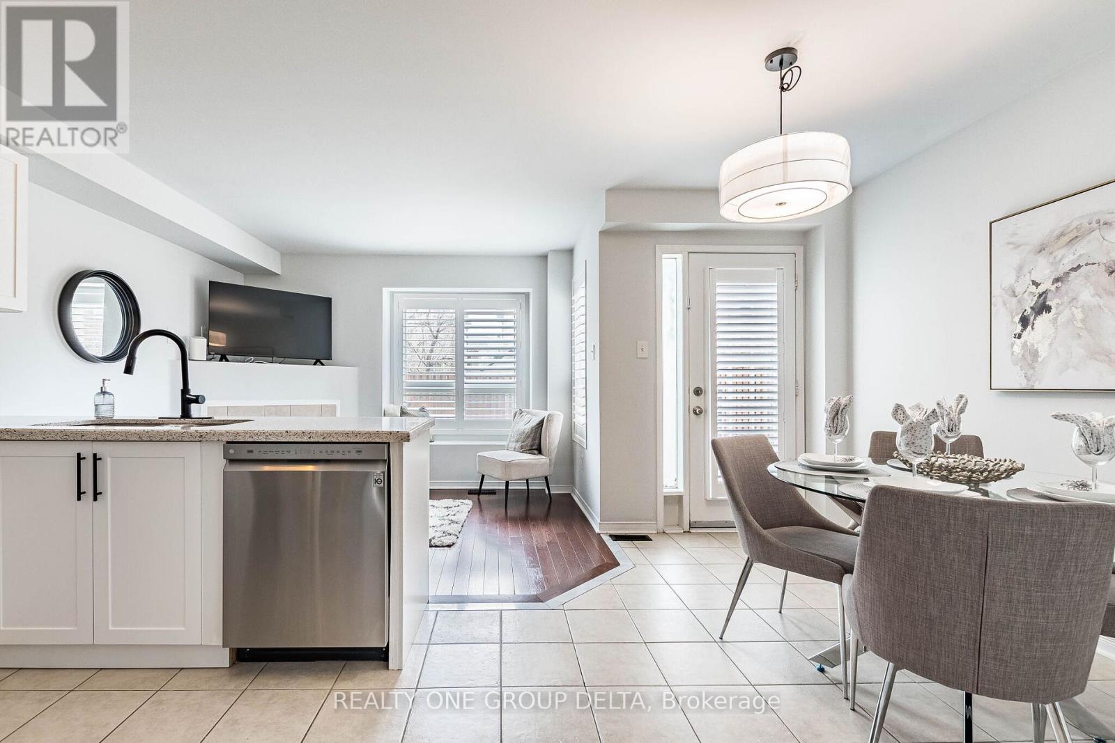 5897 Churchill Meadows Boulevard, Mississauga, Ontario  L5M 6Y1 - Photo 8 - W13031544