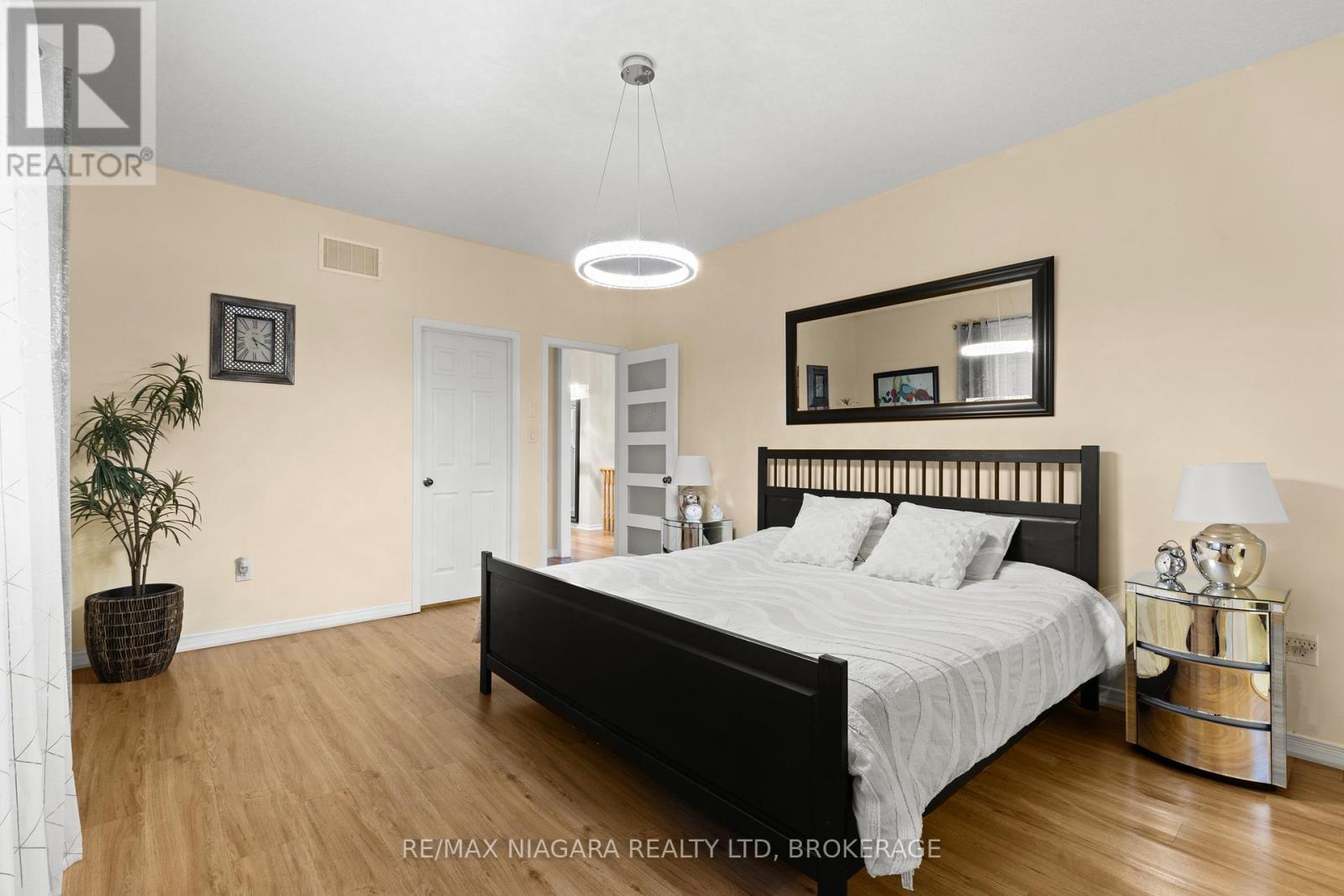 8424 Mulberry Drive, Niagara Falls, Ontario  L2H 0K4 - Photo 16 - X12996610