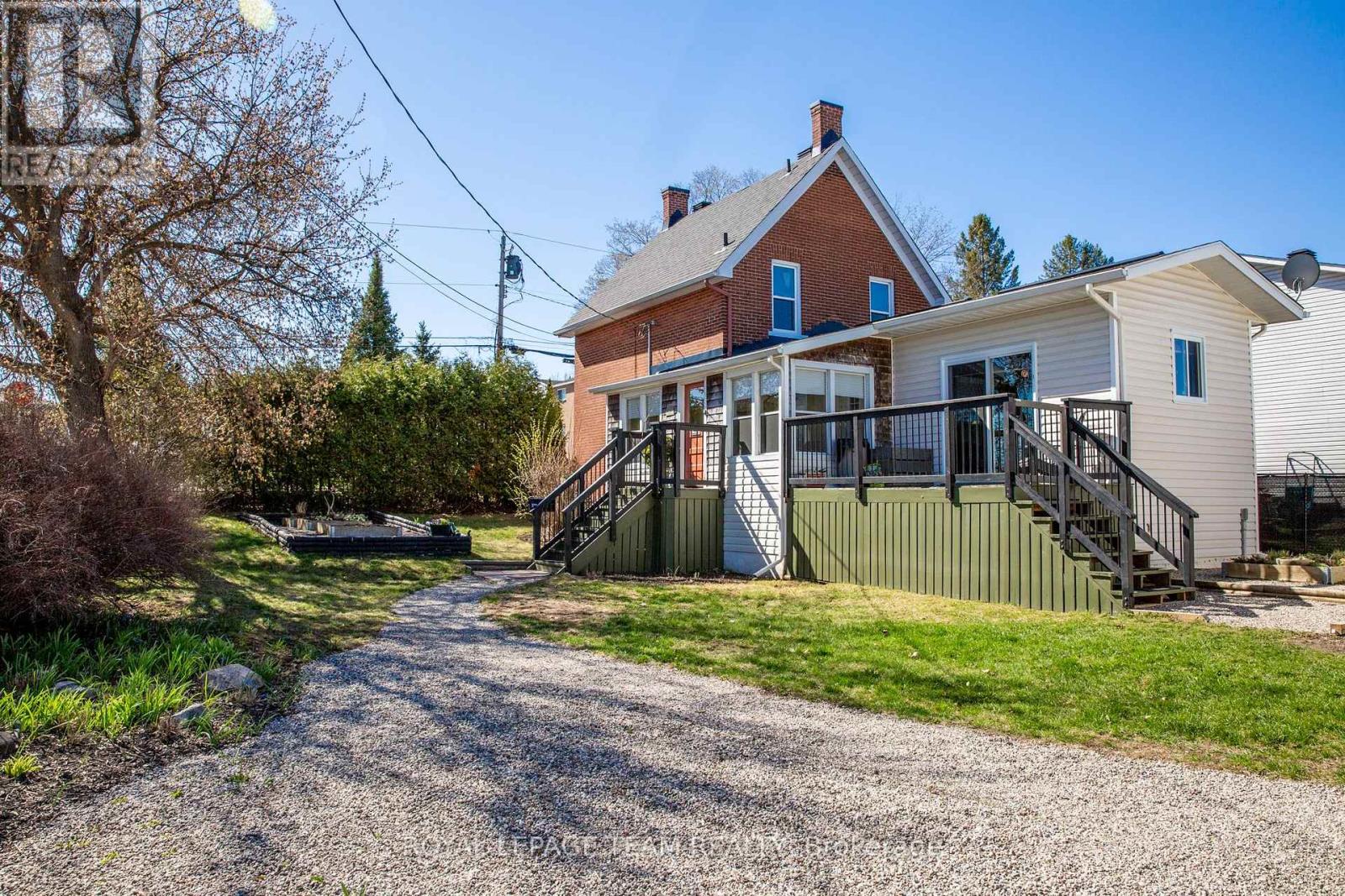 238 Park Avenue, Carleton Place, Ontario  K7C 2G6 - Photo 3 - X12943398