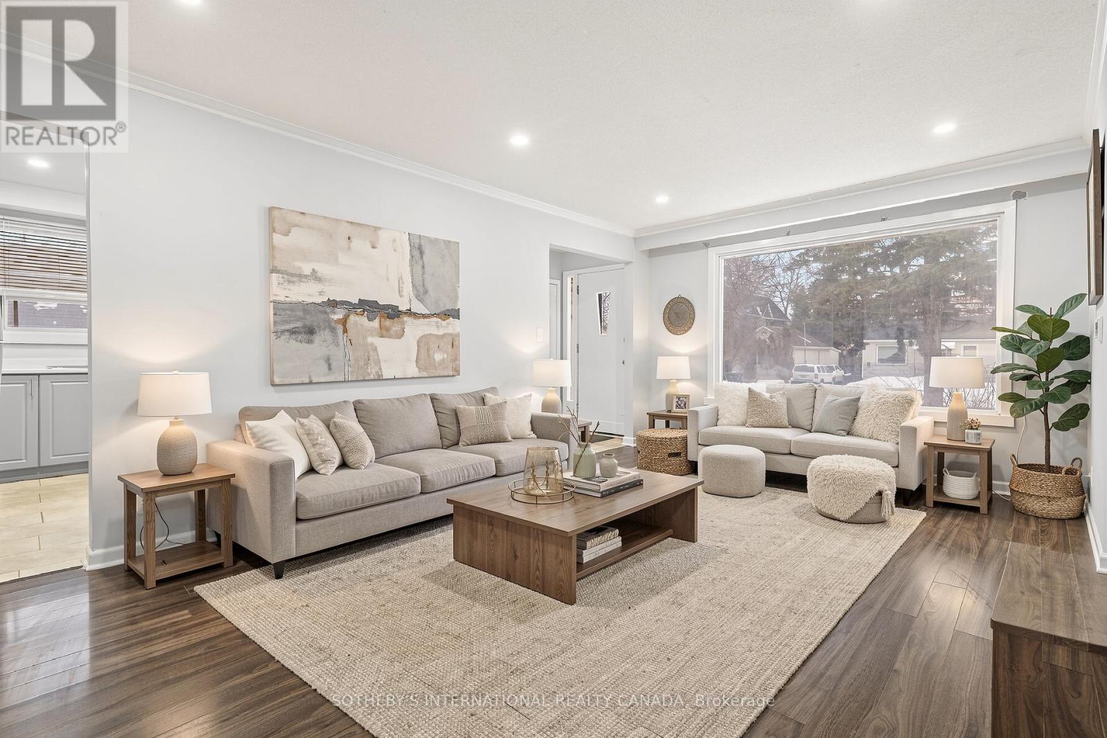 Upper - 957 Beechwood Avenue, Mississauga, Ontario  L5G 4E3 - Photo 7 - W12809494