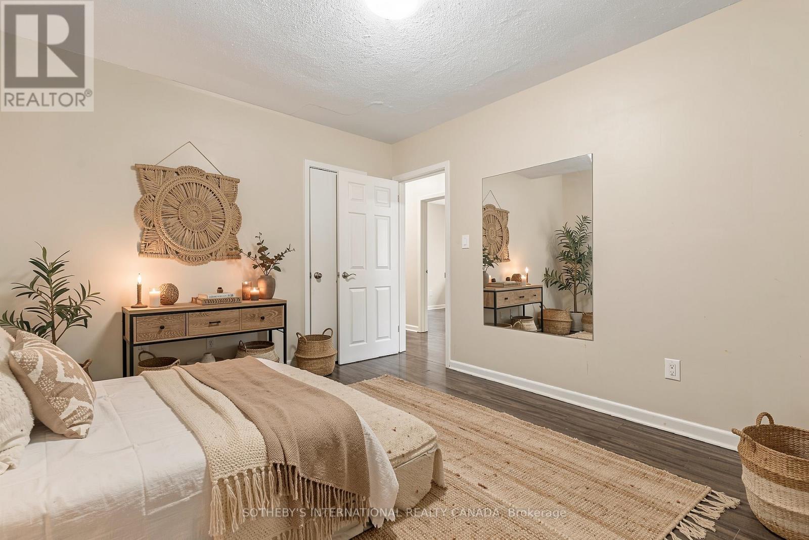 Upper - 957 Beechwood Avenue, Mississauga, Ontario  L5G 4E3 - Photo 15 - W12809494