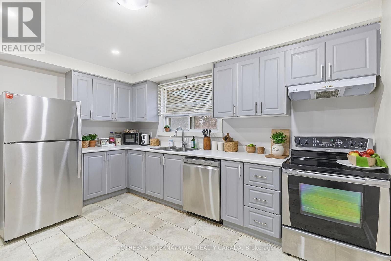 Upper - 957 Beechwood Avenue, Mississauga, Ontario  L5G 4E3 - Photo 19 - W12809494