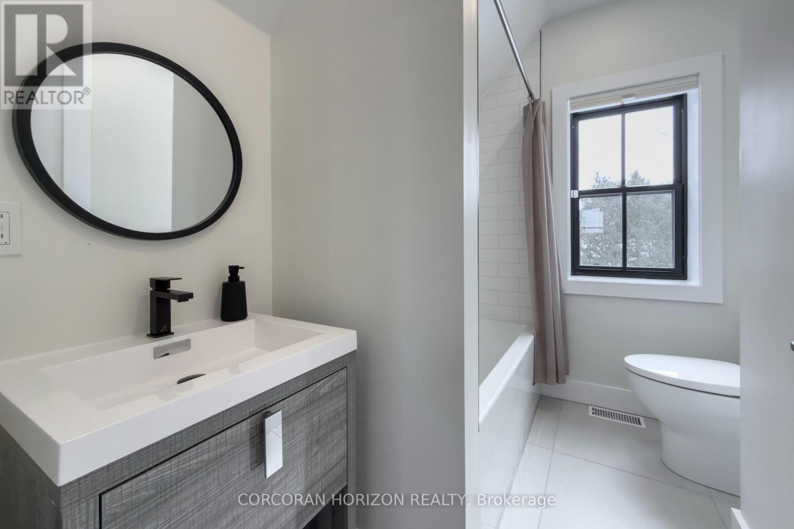 19572 Centre Street, East Gwillimbury, Ontario  L0G 1M0 - Photo 27 - N13049390