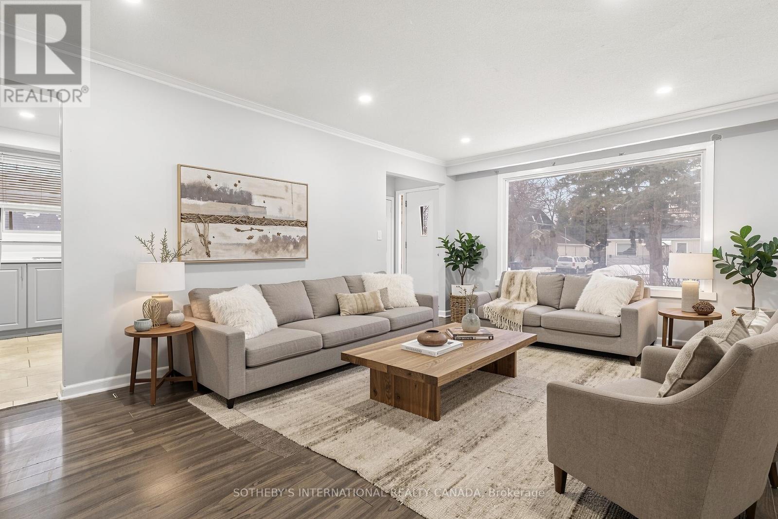 Upper - 957 Beechwood Avenue, Mississauga, Ontario  L5G 4E3 - Photo 6 - W12809494