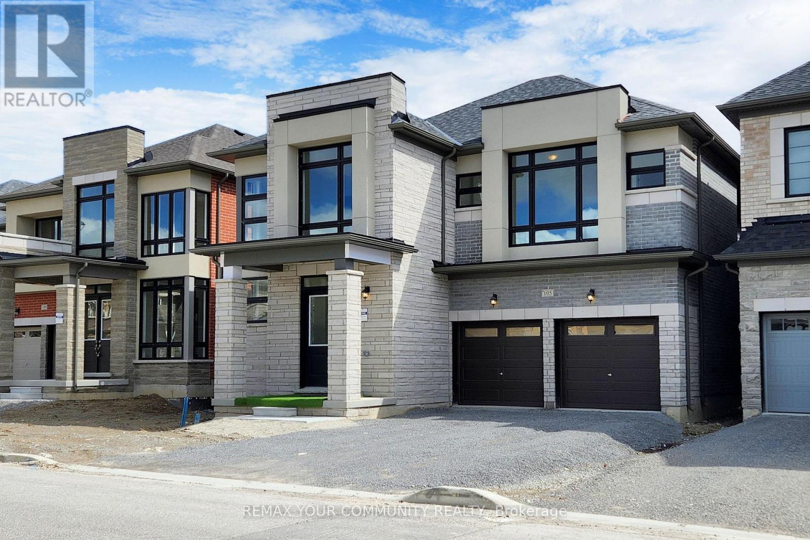 105 HALLDORSON AVENUE, Aurora, Ontario