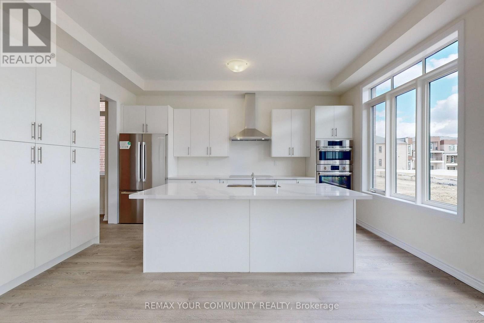 105 Halldorson Avenue, Aurora, Ontario  L4G 7B6 - Photo 12 - N13049430