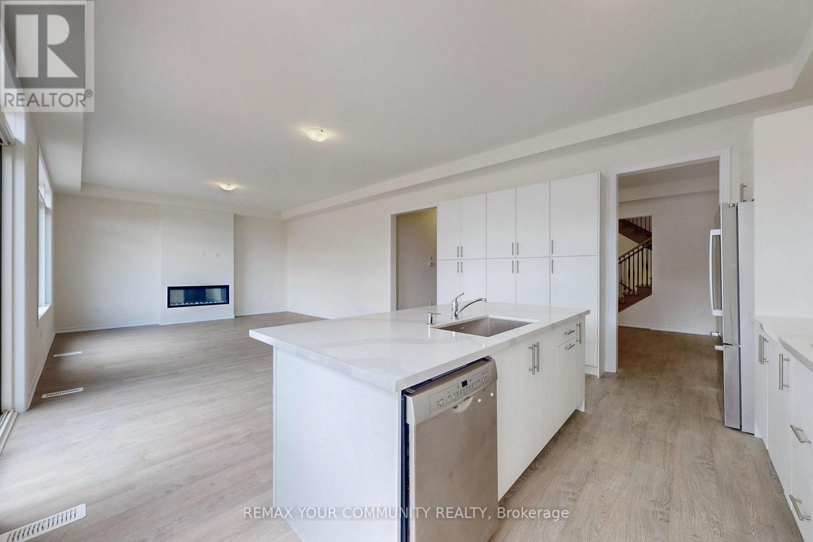 105 Halldorson Avenue, Aurora, Ontario  L4G 7B6 - Photo 13 - N13049430