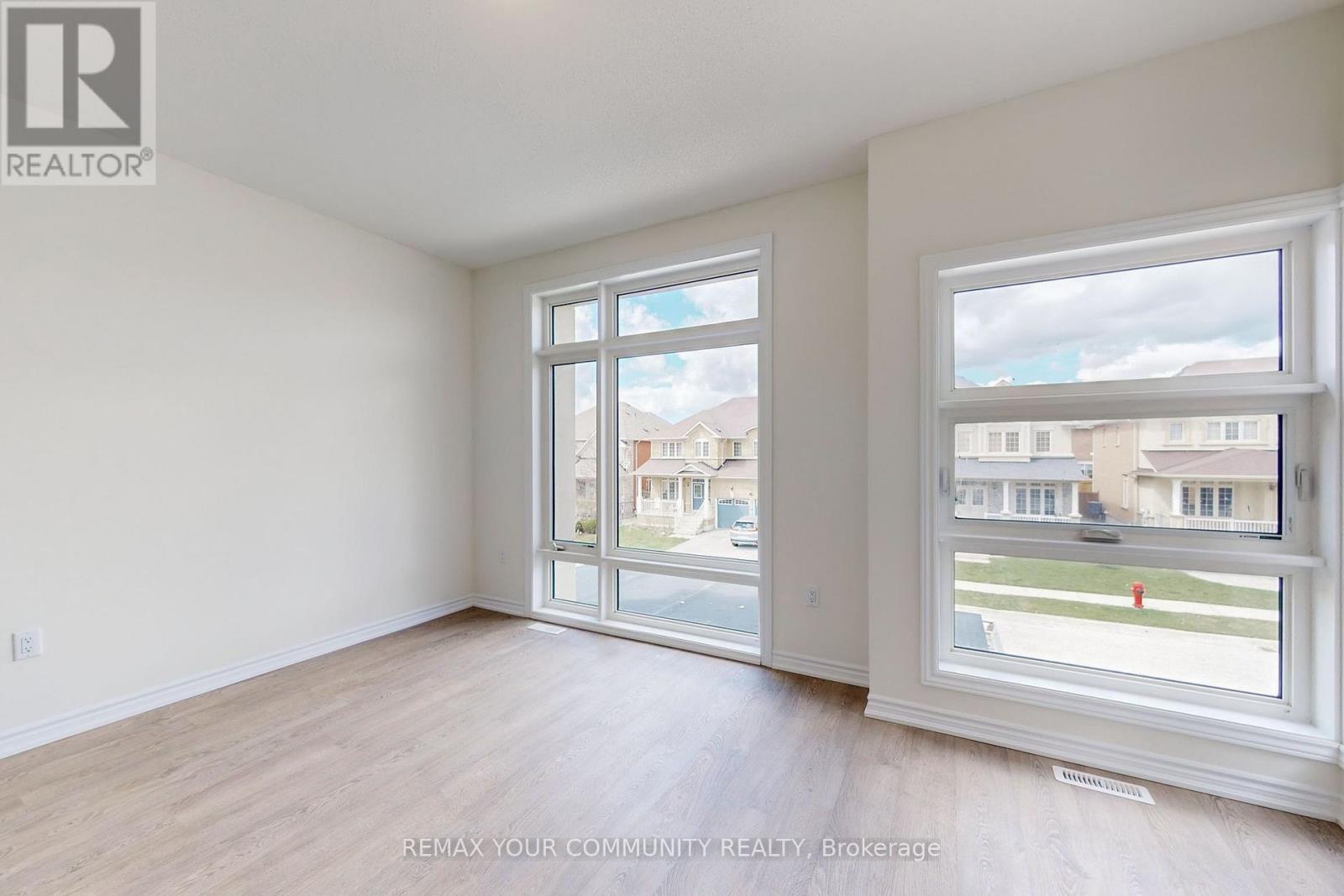 105 Halldorson Avenue, Aurora, Ontario  L4G 7B6 - Photo 25 - N13049430