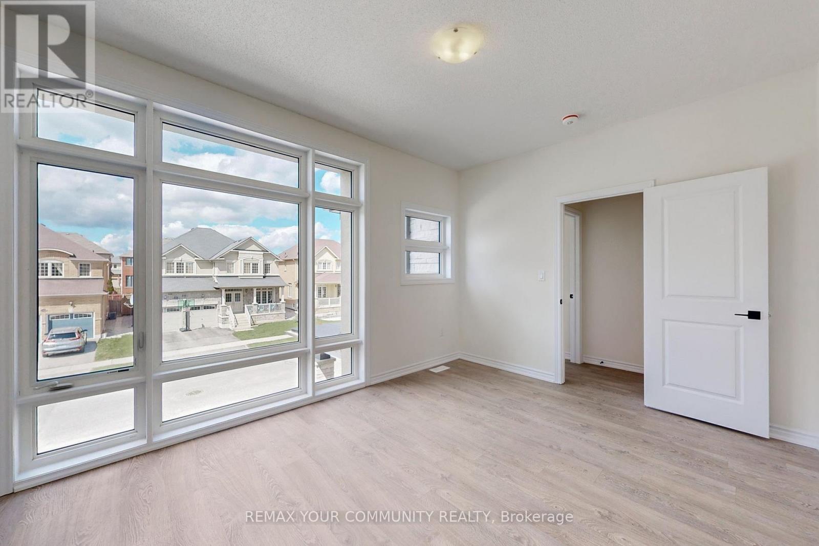 105 Halldorson Avenue, Aurora, Ontario  L4G 7B6 - Photo 31 - N13049430