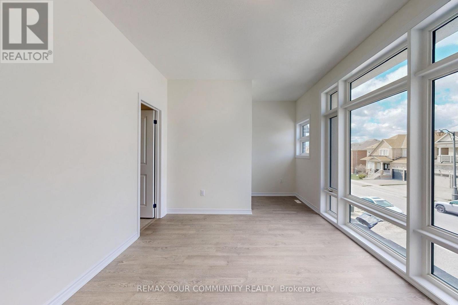 105 Halldorson Avenue, Aurora, Ontario  L4G 7B6 - Photo 32 - N13049430