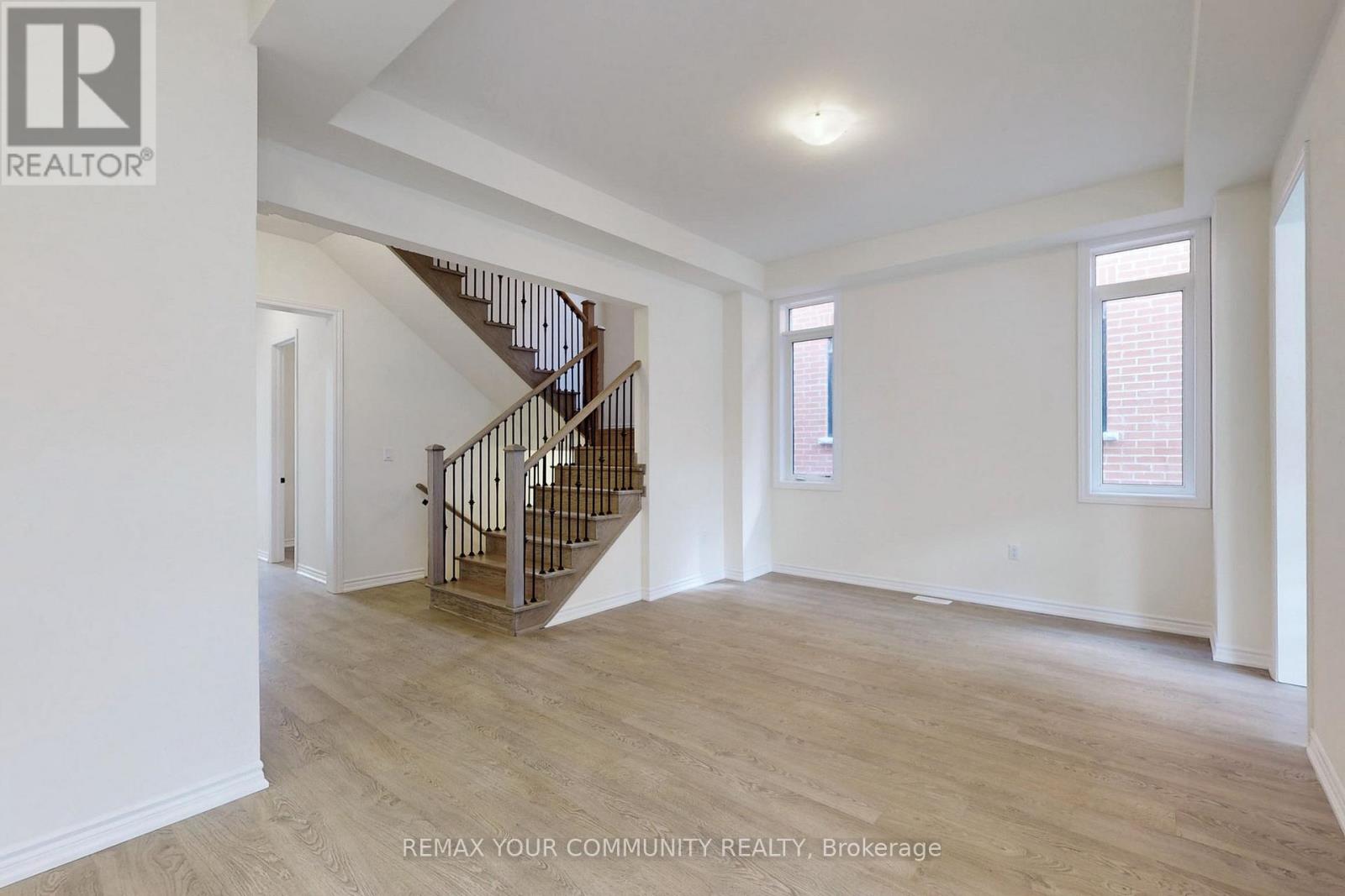 105 Halldorson Avenue, Aurora, Ontario  L4G 7B6 - Photo 7 - N13049430