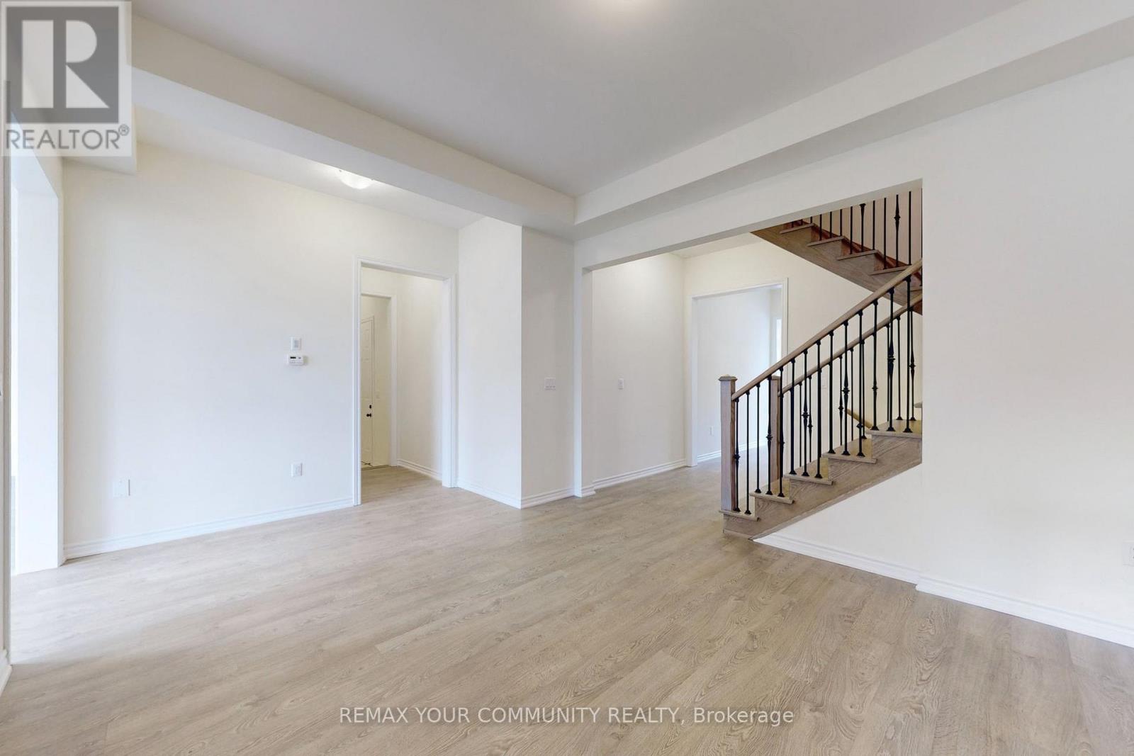 105 Halldorson Avenue, Aurora, Ontario  L4G 7B6 - Photo 8 - N13049430