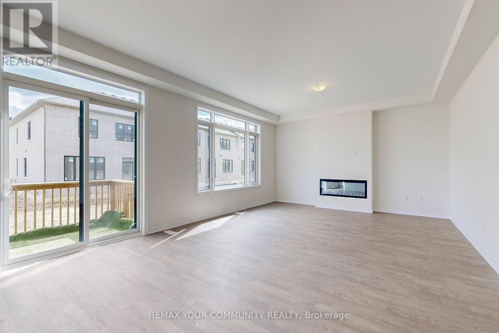 105 Halldorson Avenue, Aurora, Ontario  L4G 7B6 - Photo 9 - N13049430