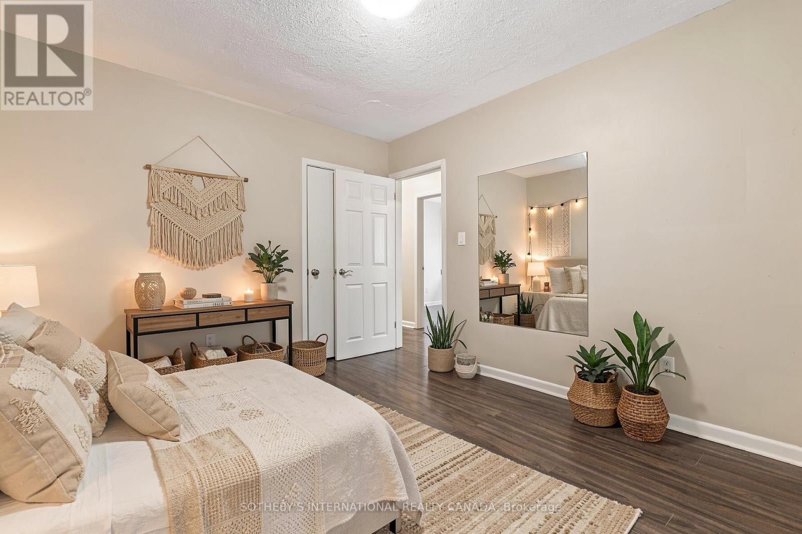 Upper - 957 Beechwood Avenue, Mississauga, Ontario  L5G 4E3 - Photo 23 - W12809494