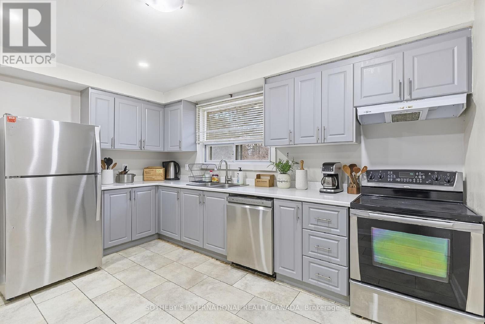 Upper - 957 Beechwood Avenue, Mississauga, Ontario  L5G 4E3 - Photo 18 - W12809494