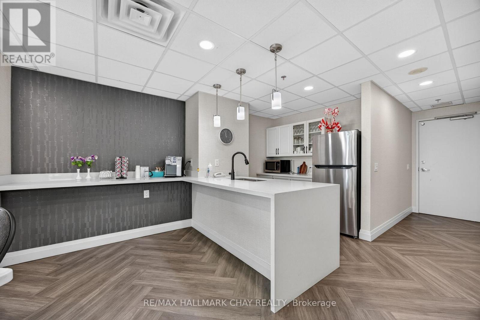 1205 - 2 Toronto Street, Barrie (City Centre), Ontario  L4N 9R2 - Photo 40 - S13049244