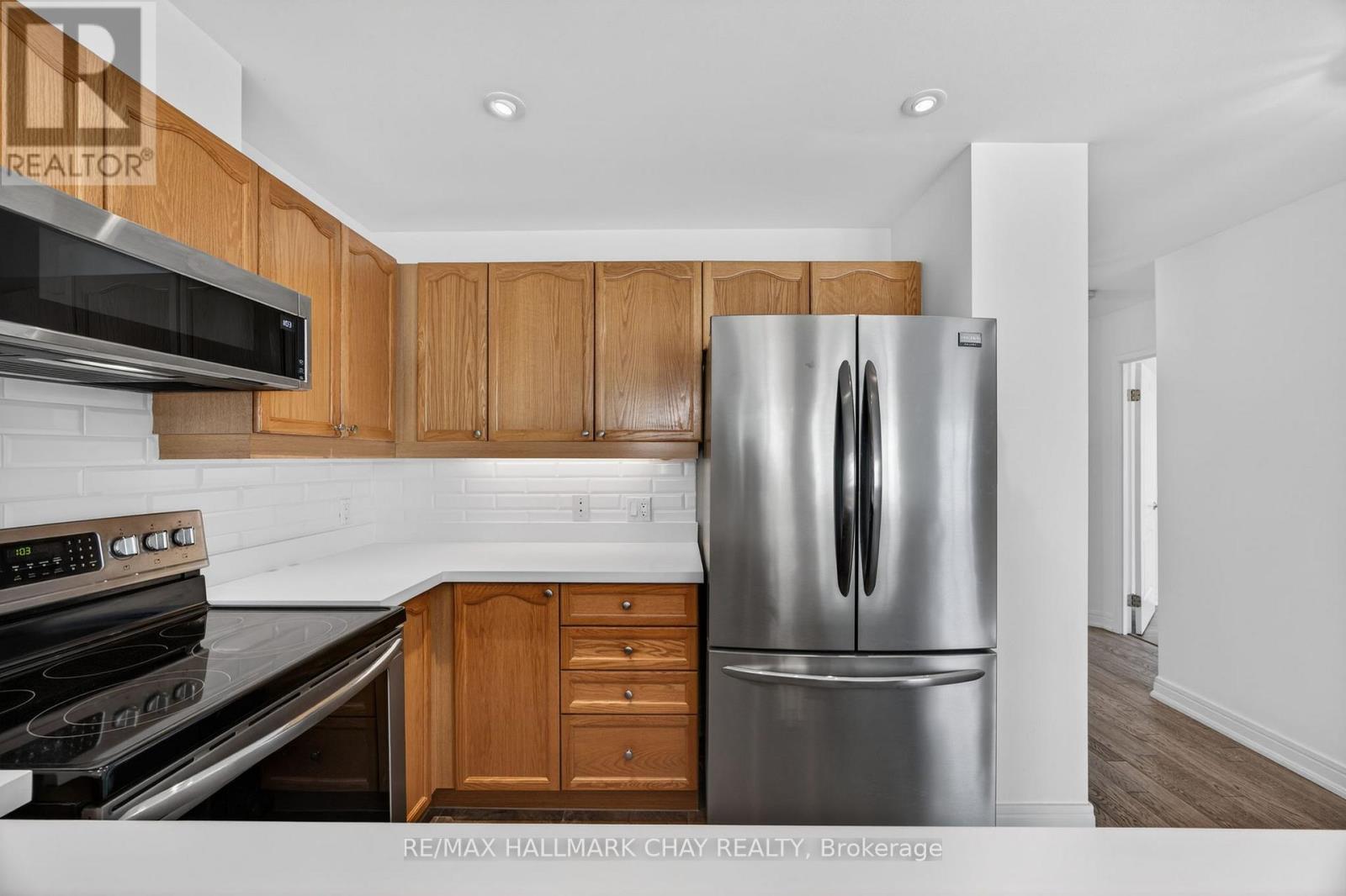 1205 - 2 Toronto Street, Barrie (City Centre), Ontario  L4N 9R2 - Photo 7 - S13049244