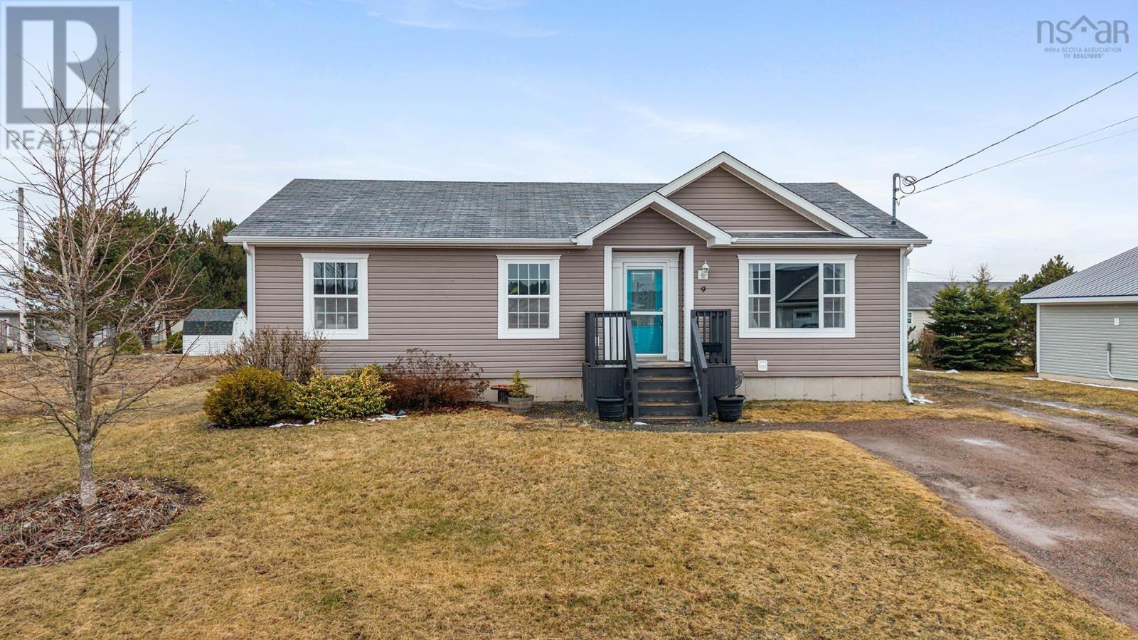 9 Fleming Avenue, Amherst, Nova Scotia