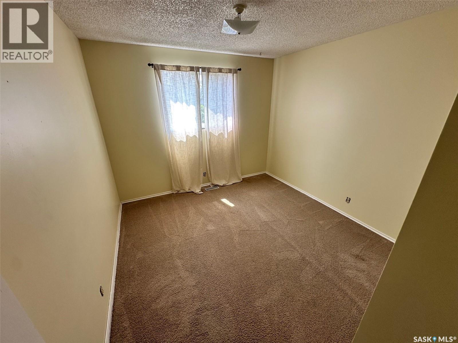 736 Hudson Crescent, Hudson Bay, Saskatchewan  S0E 0Y0 - Photo 11 - SK034068