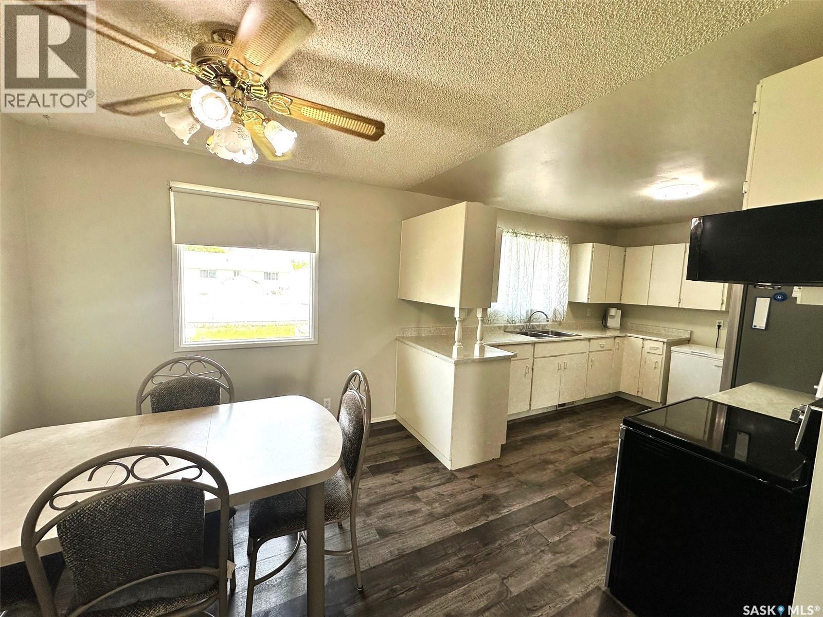 736 Hudson Crescent, Hudson Bay, Saskatchewan  S0E 0Y0 - Photo 2 - SK034068