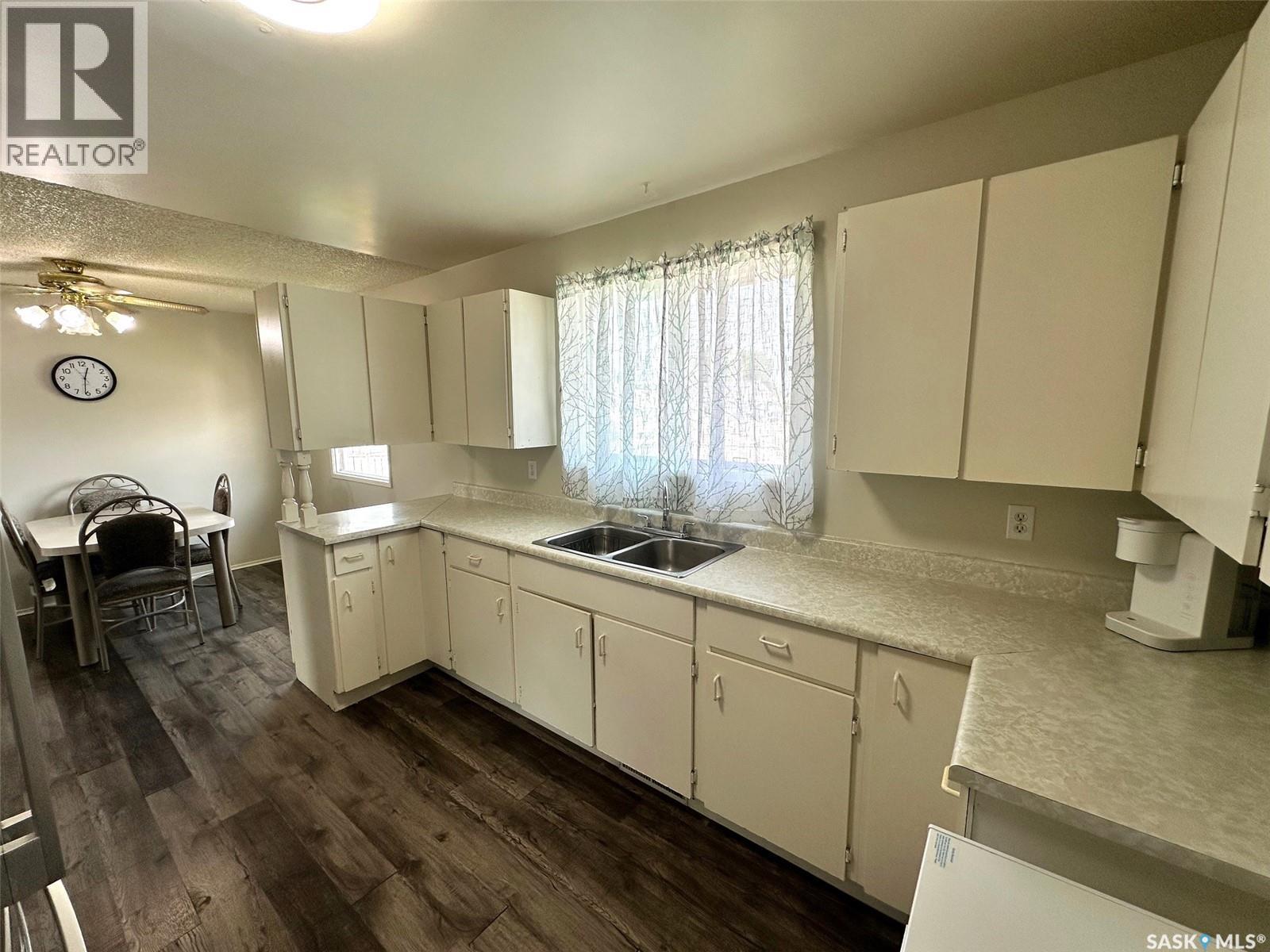 736 Hudson Crescent, Hudson Bay, Saskatchewan  S0E 0Y0 - Photo 3 - SK034068