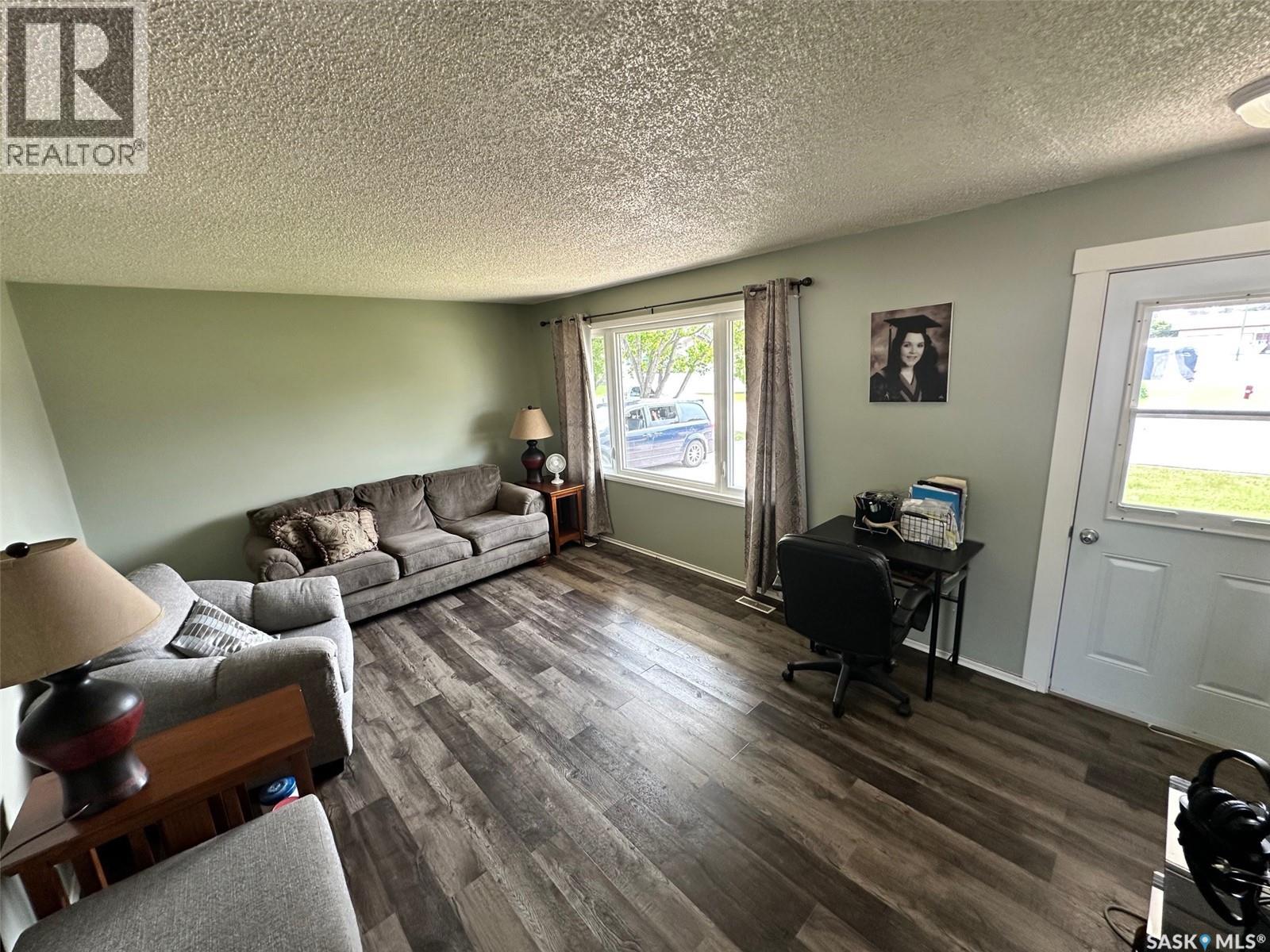 736 Hudson Crescent, Hudson Bay, Saskatchewan  S0E 0Y0 - Photo 6 - SK034068