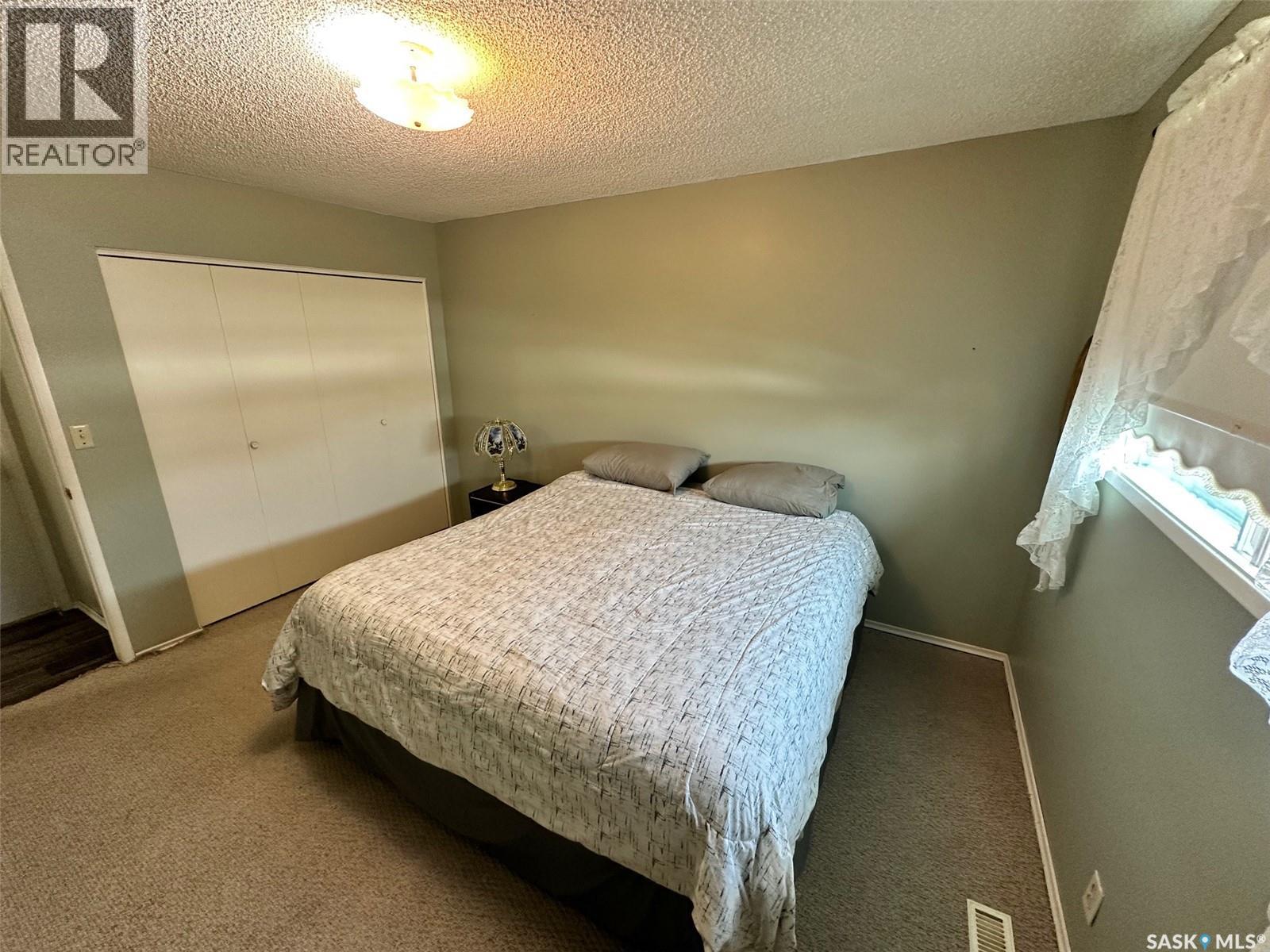 736 Hudson Crescent, Hudson Bay, Saskatchewan  S0E 0Y0 - Photo 9 - SK034068