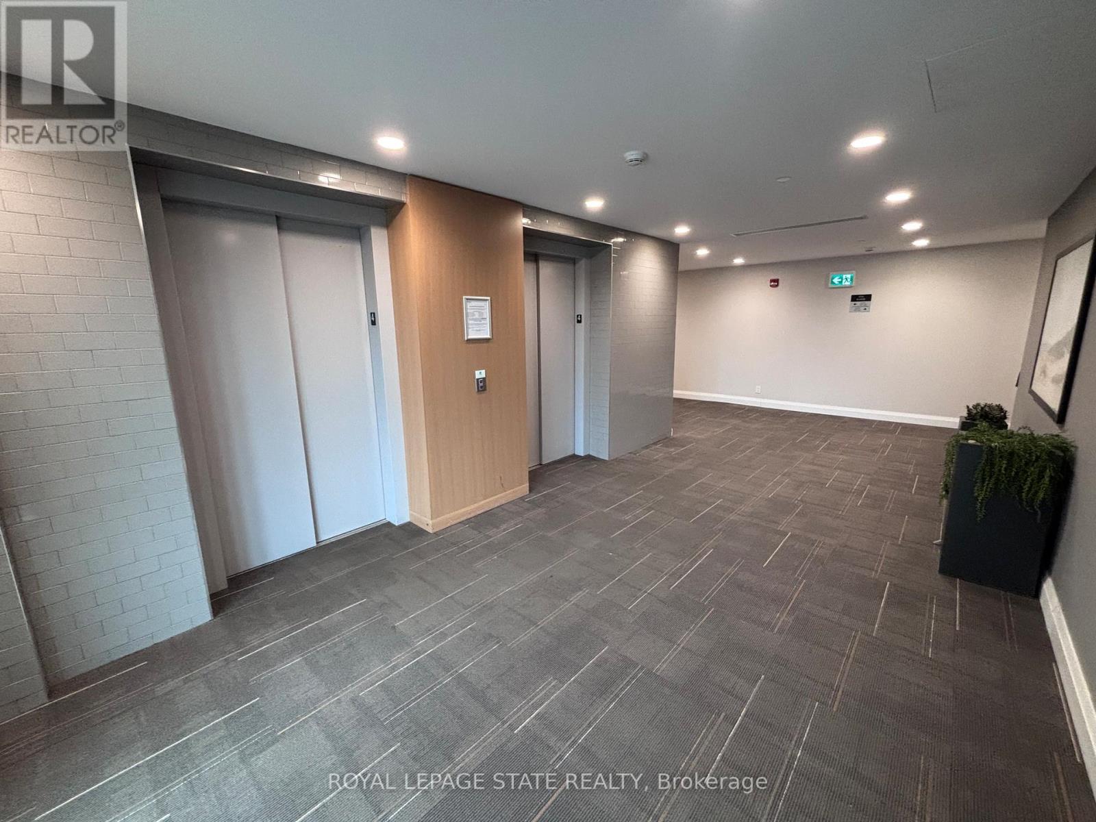 417 - 128 Grovewood Common, Oakville, Ontario  L9H 0X3 - Photo 2 - W13049220