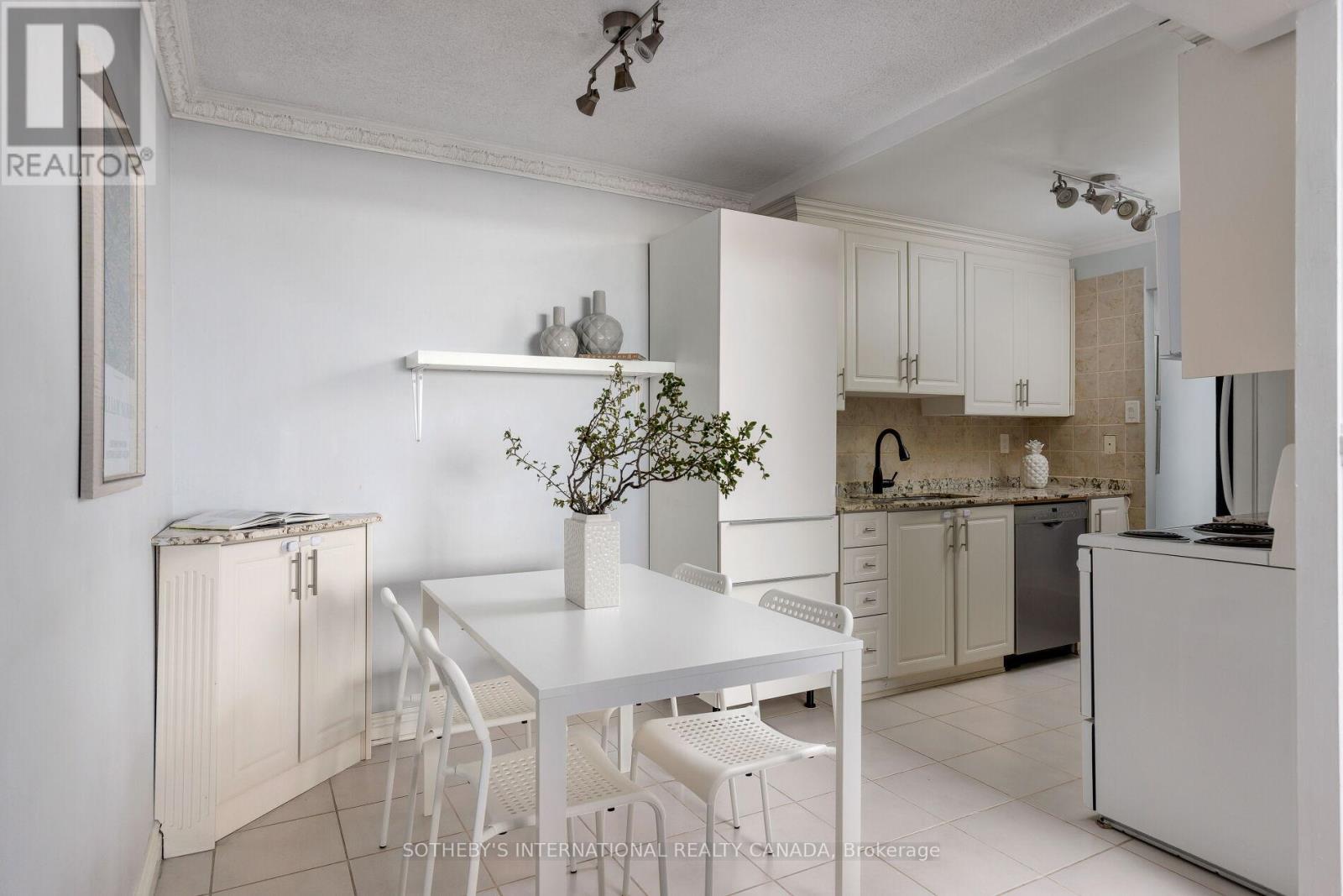 1103 - 1515 Lakeshore Road E, Mississauga, Ontario  L5E 3E3 - Photo 15 - W13049246