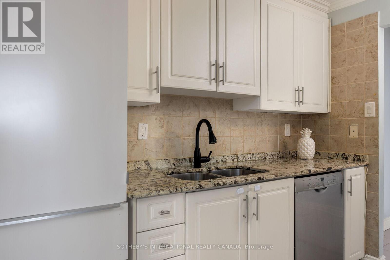 1103 - 1515 Lakeshore Road E, Mississauga, Ontario  L5E 3E3 - Photo 17 - W13049246