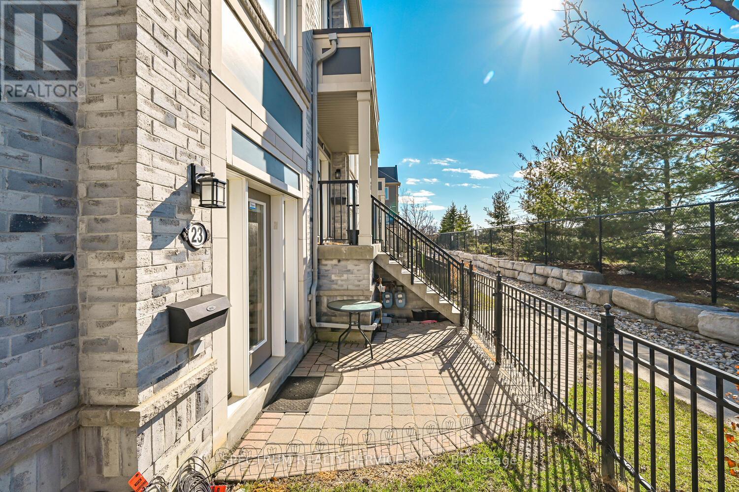 23 - 60 Fairwood Circle, Brampton, Ontario  L6R 0Y6 - Photo 3 - W13049284