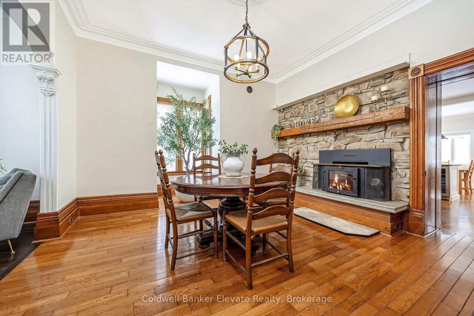 6 Queen Street, Halton Hills, Ontario  L7G 2E4 - Photo 5 - W13049338