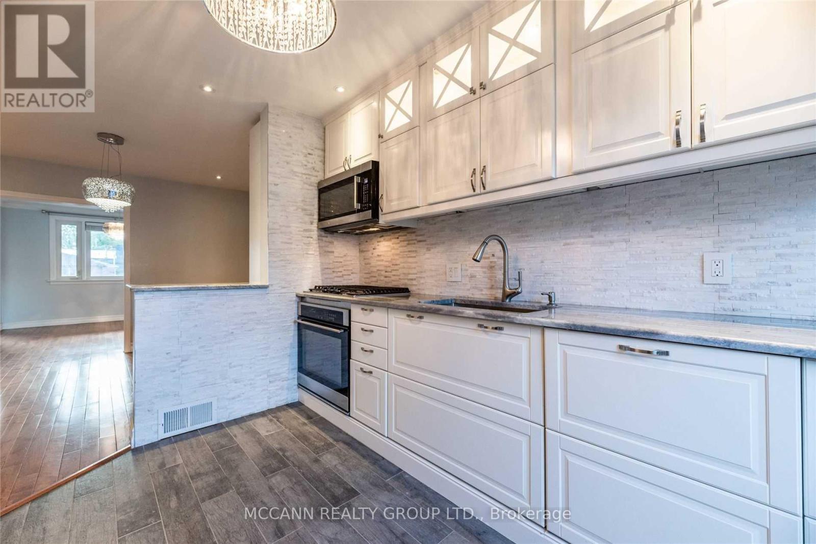 Main&2 - 367 Harvie Avenue, Toronto, Ontario  M6E 4L7 - Photo 10 - W13049396