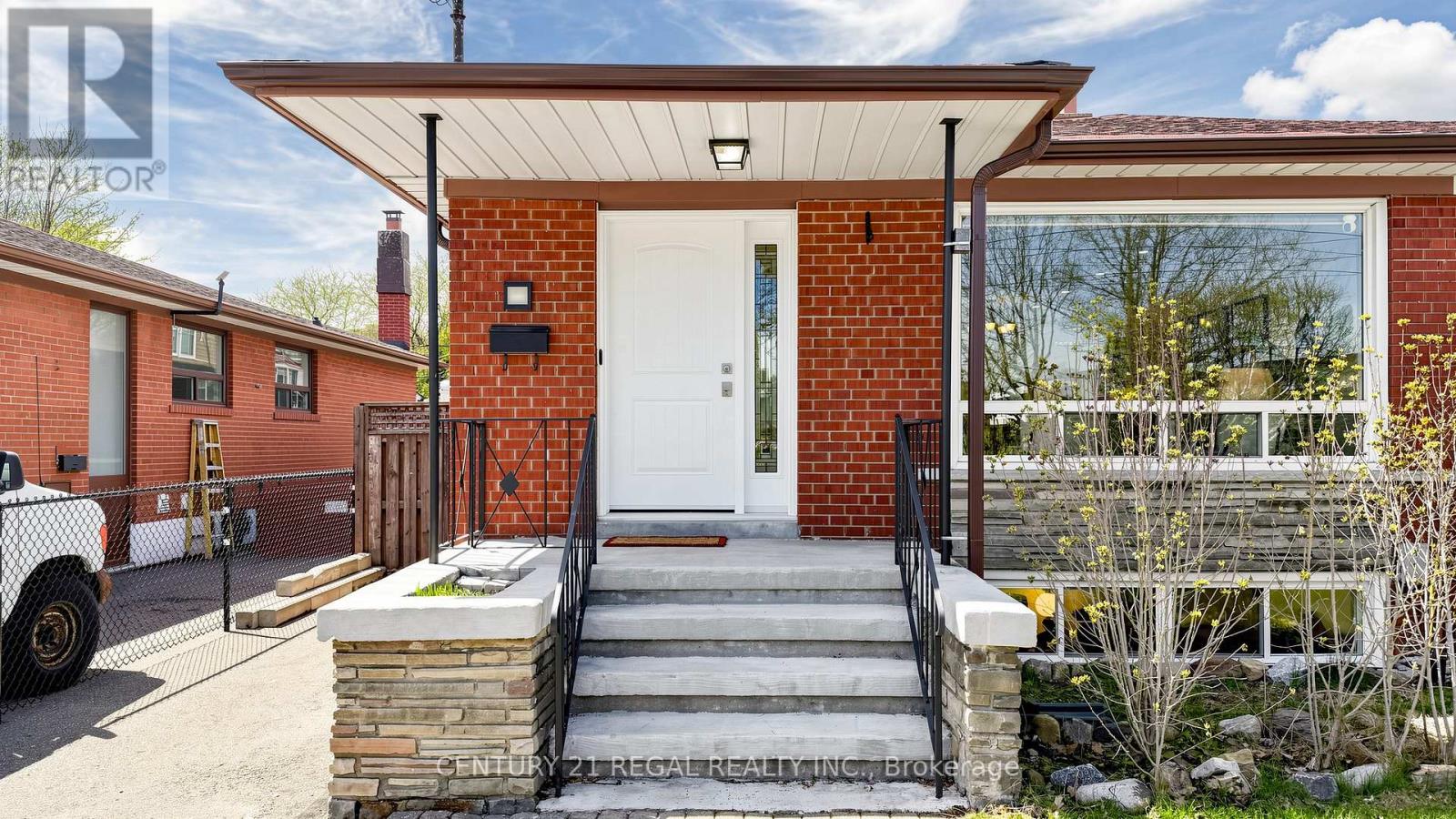 126 Fenside Drive, Toronto, Ontario  M3A 2V8 - Photo 2 - C13046364