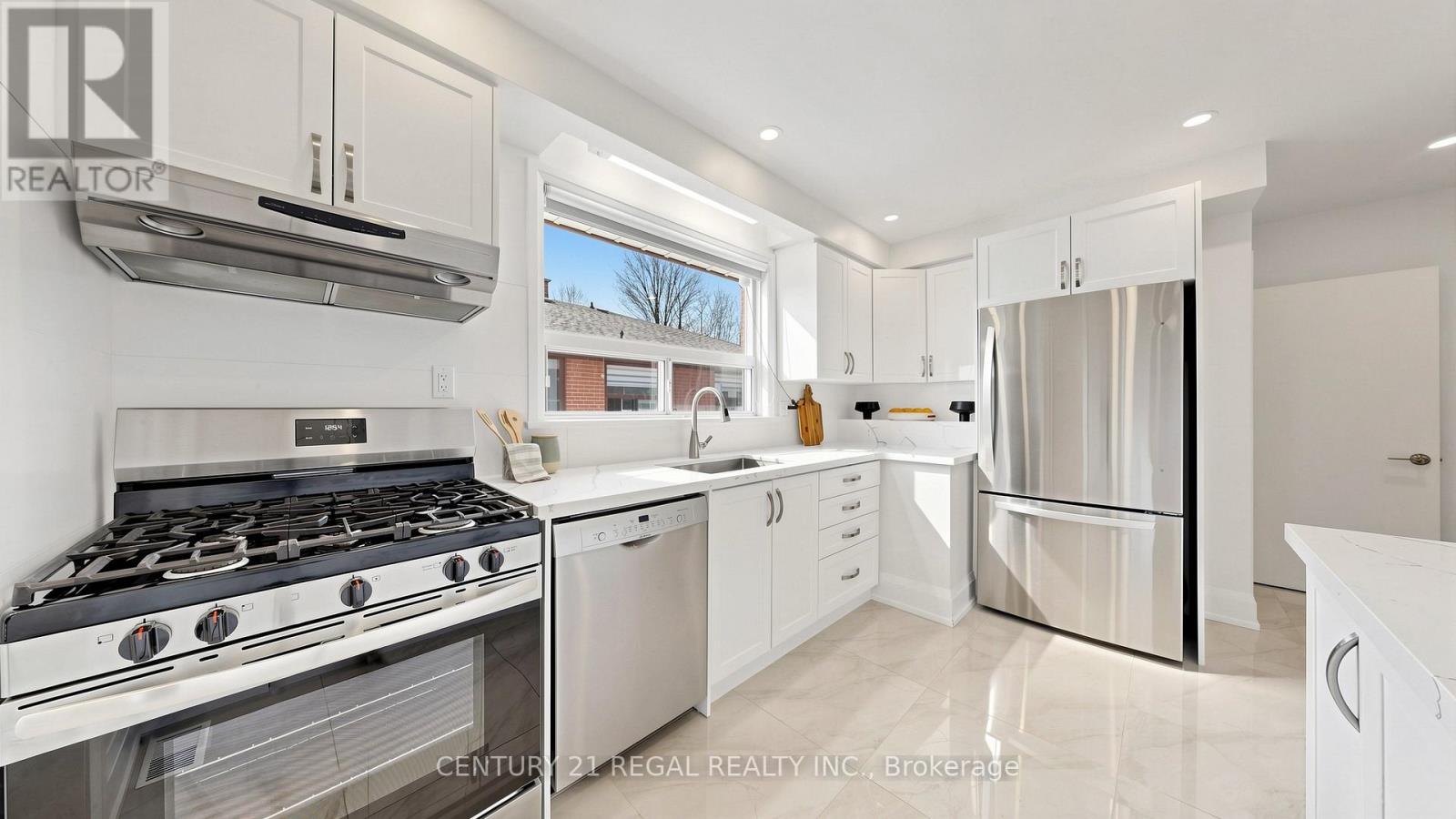 126 Fenside Drive, Toronto, Ontario  M3A 2V8 - Photo 3 - C13046364
