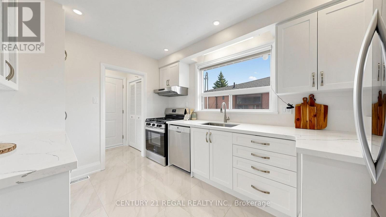 126 Fenside Drive, Toronto, Ontario  M3A 2V8 - Photo 5 - C13046364