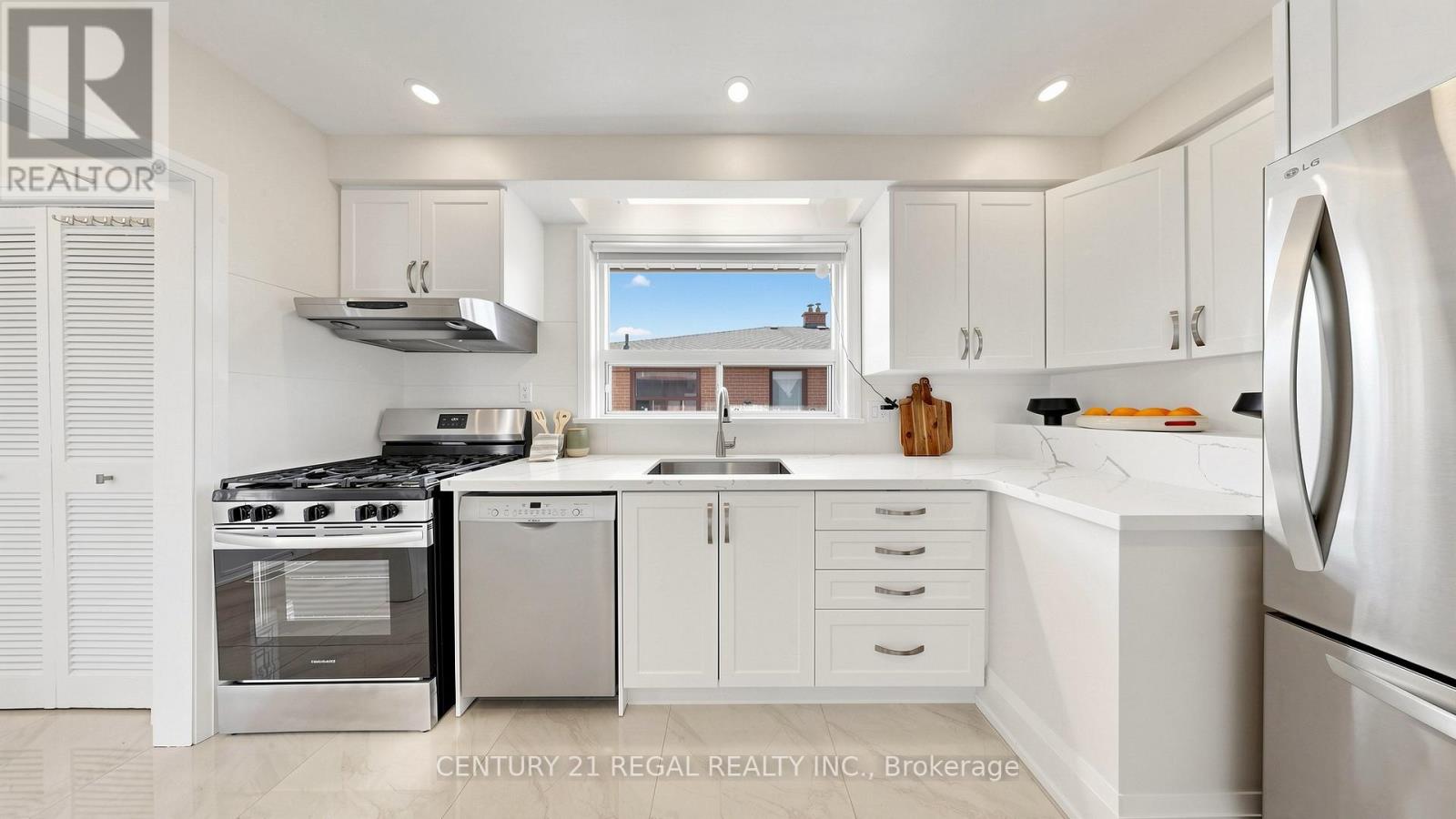 126 Fenside Drive, Toronto, Ontario  M3A 2V8 - Photo 4 - C13046364