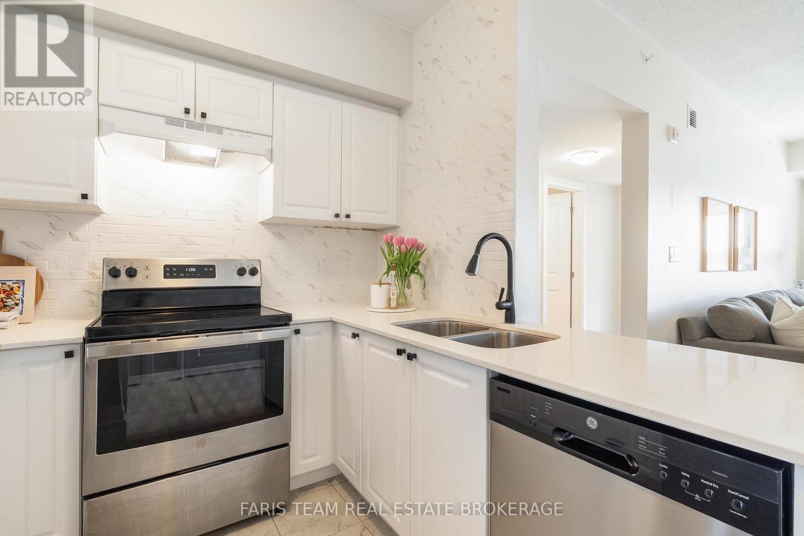 207 - 54 Koda Street, Barrie, Ontario  L9J 0J6 - Photo 14 - S12792424