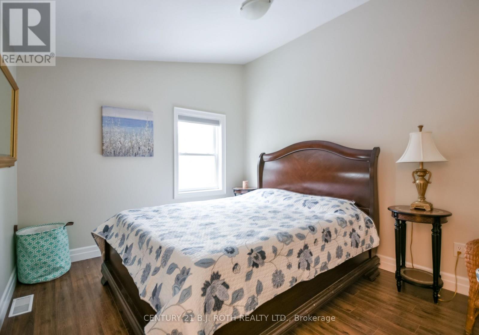 991 Shore Lane, Wasaga Beach, Ontario  L9Z 2B4 - Photo 24 - S12914596