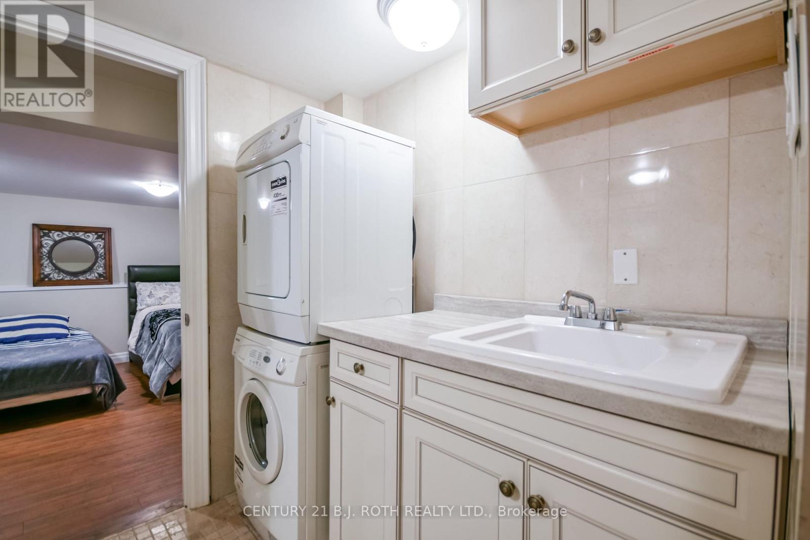 991 Shore Lane, Wasaga Beach, Ontario  L9Z 2B4 - Photo 16 - S12914596