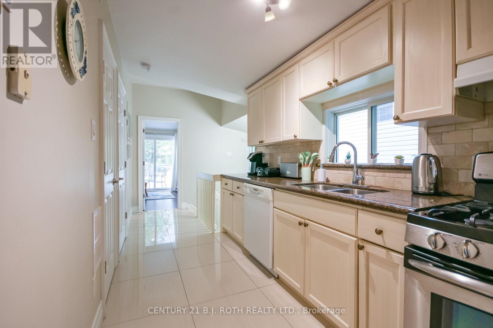 991 Shore Lane, Wasaga Beach, Ontario  L9Z 2B4 - Photo 27 - S12914596