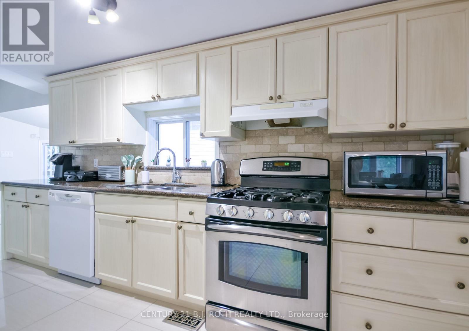 991 Shore Lane, Wasaga Beach, Ontario  L9Z 2B4 - Photo 30 - S12914596