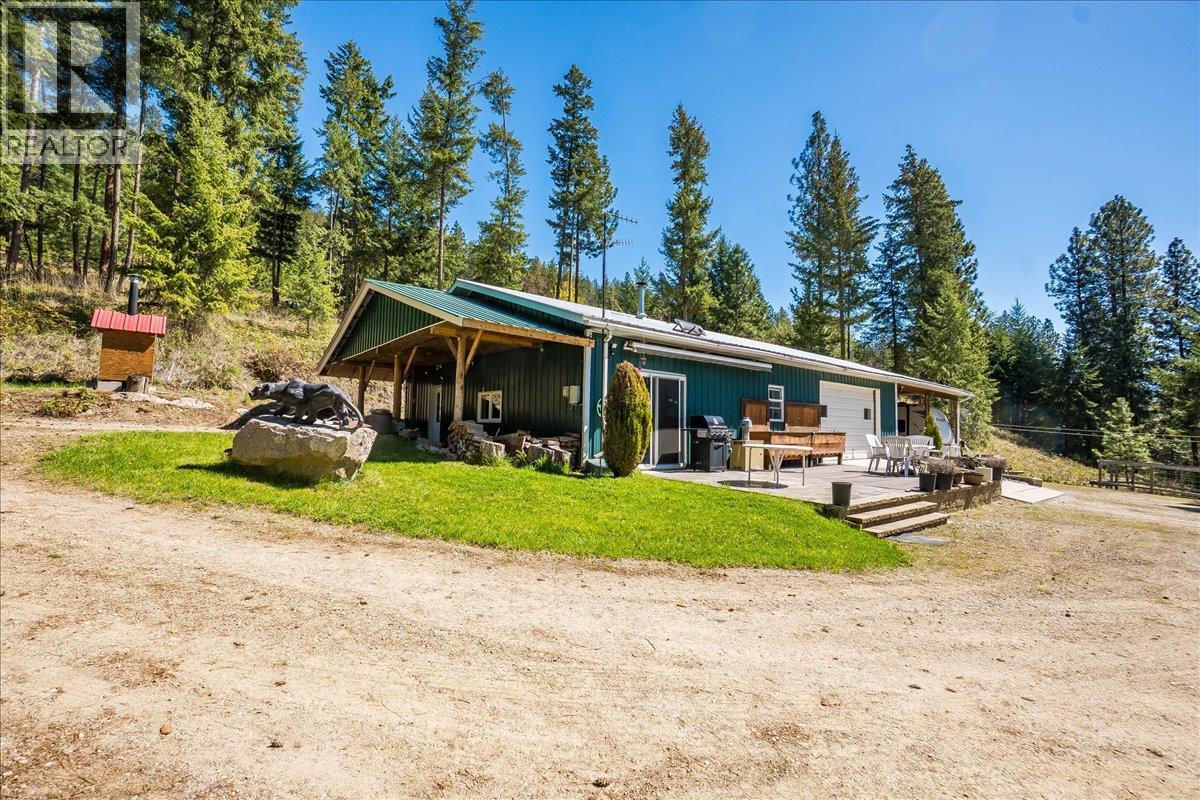 7465 Broadwater Road, Castlegar, British Columbia