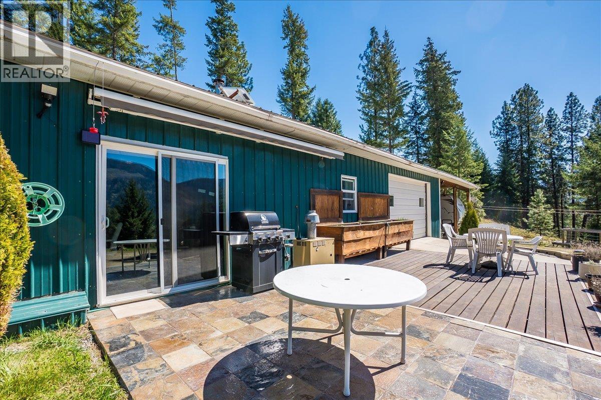 7465 Broadwater Road, Castlegar, British Columbia  V1N 4V8 - Photo 42 - 10384692