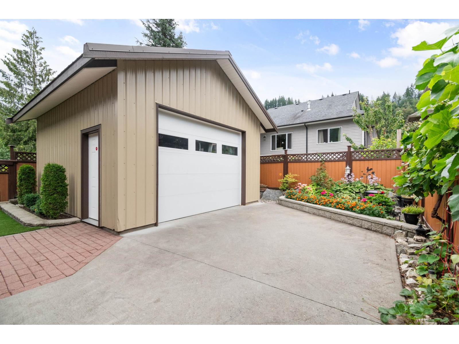 66022 Park Avenue, Kawkawa Lake, Hope, British Columbia  V0X 1L1 - Photo 3 - R3096974