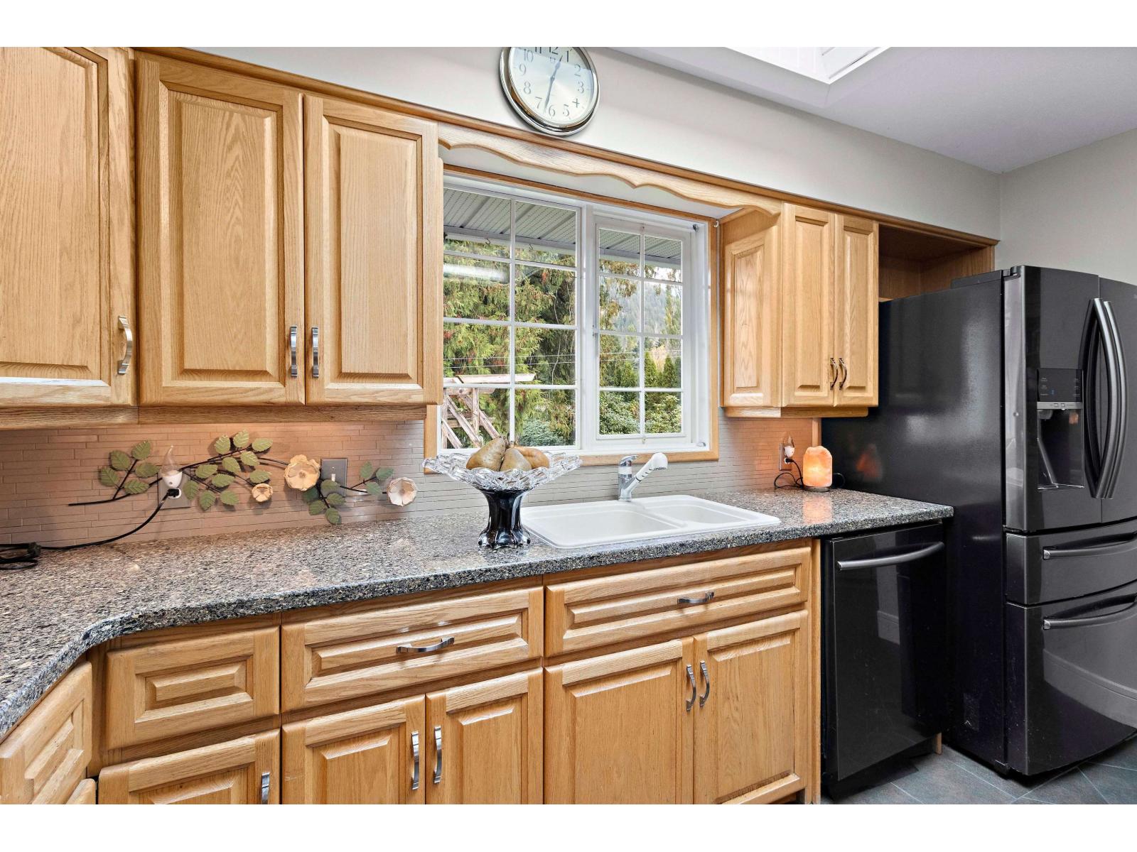 62525 Airport Road, Hope, Hope, British Columbia  V0X 1L2 - Photo 9 - R3115970