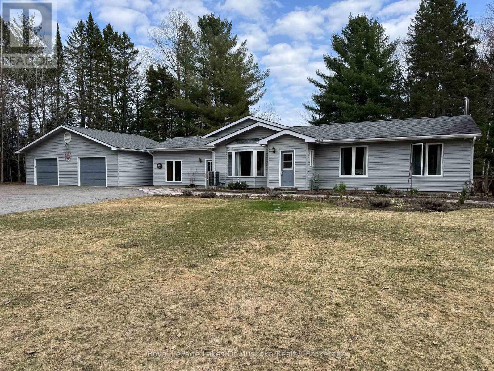 57 Hiawatha Drive, Huntsville, Ontario  P0B 1L0 - Photo 3 - X12822950