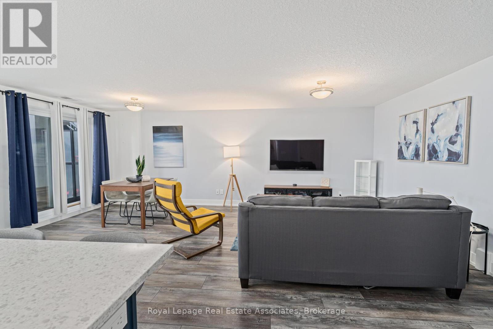 102 - 17 Centre Street, Orangeville, Ontario  L9W 7S6 - Photo 11 - W12699928