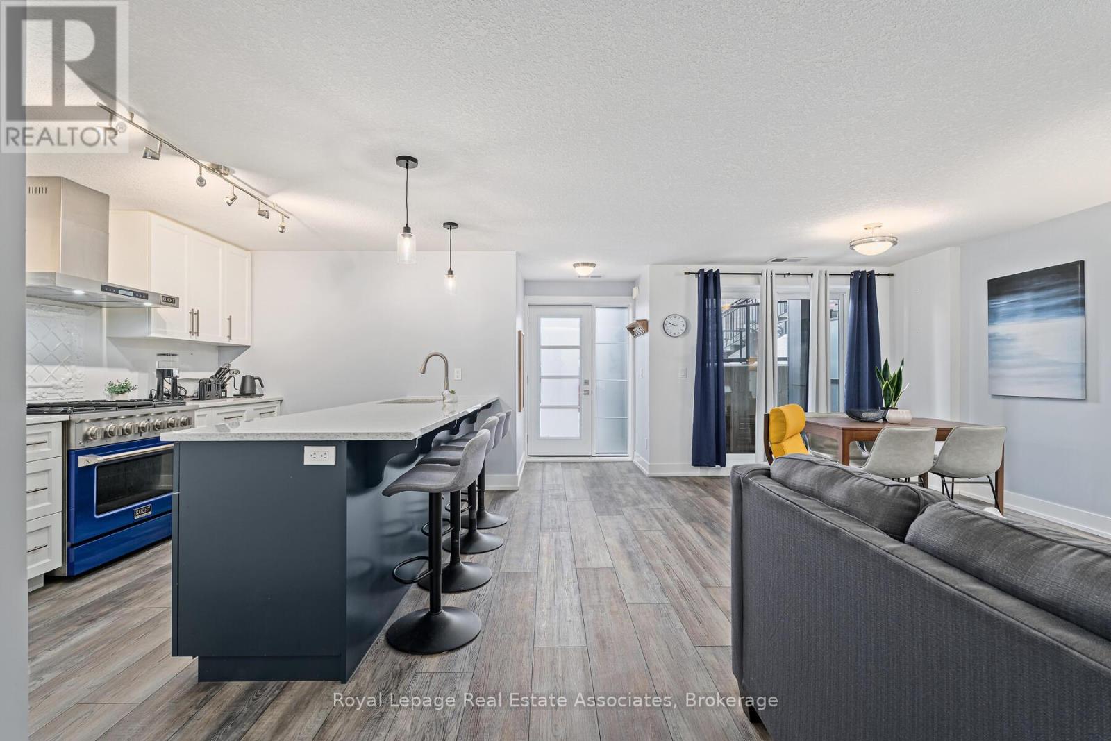 102 - 17 Centre Street, Orangeville, Ontario  L9W 7S6 - Photo 5 - W12699928