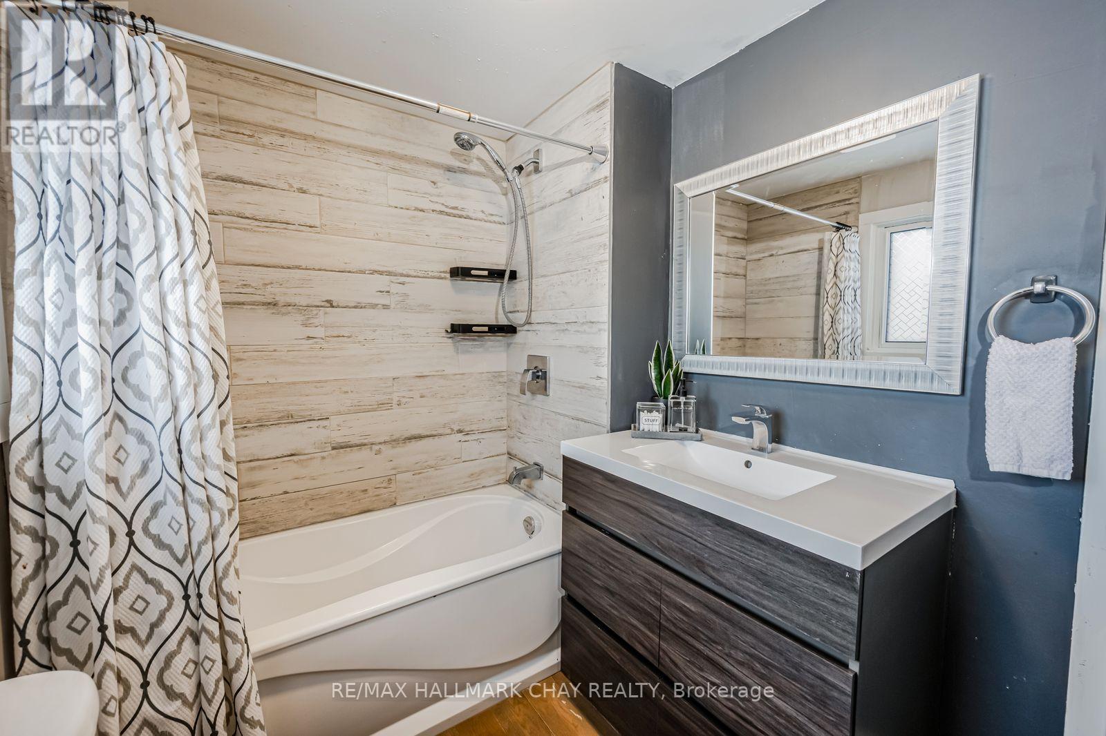 17 Walker Avenue, Orillia, Ontario  L3V 6G8 - Photo 11 - S12840246